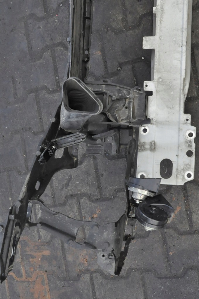 фото №11, Volvo v60 pas передній підсилювач