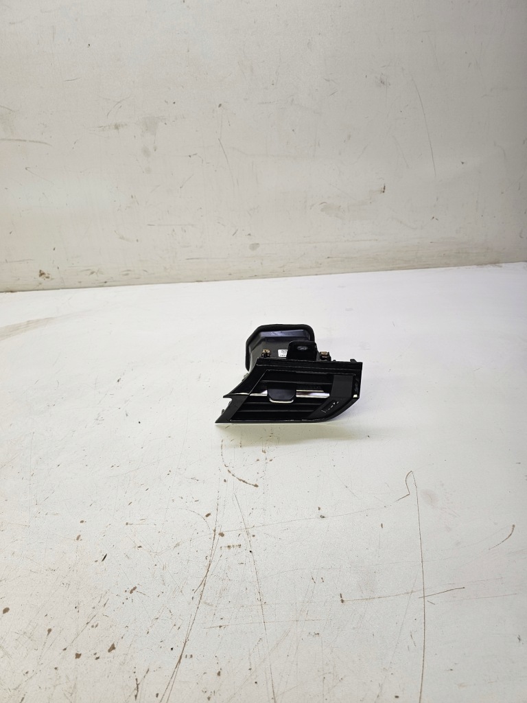 фото №1, Решётка обдув левая audi q3 f3 83b820901 6ps