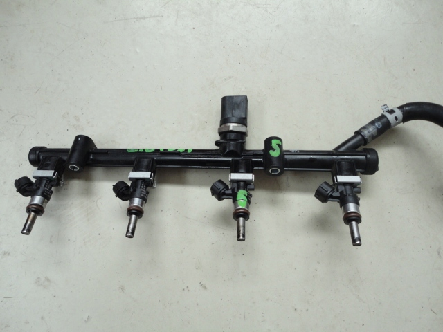 фото №1, Молдинг інжектор 06k133681a audi s3 vw r20 2.0 tfsi