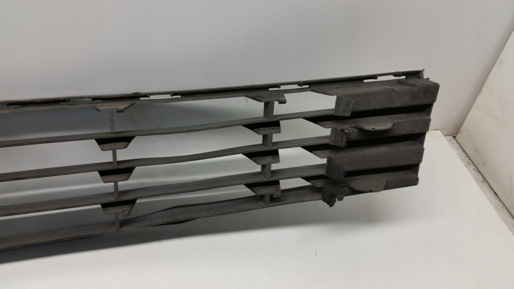 фото №10, Решётка средняя бампера перед renault clio iii 05-12 1859429s16