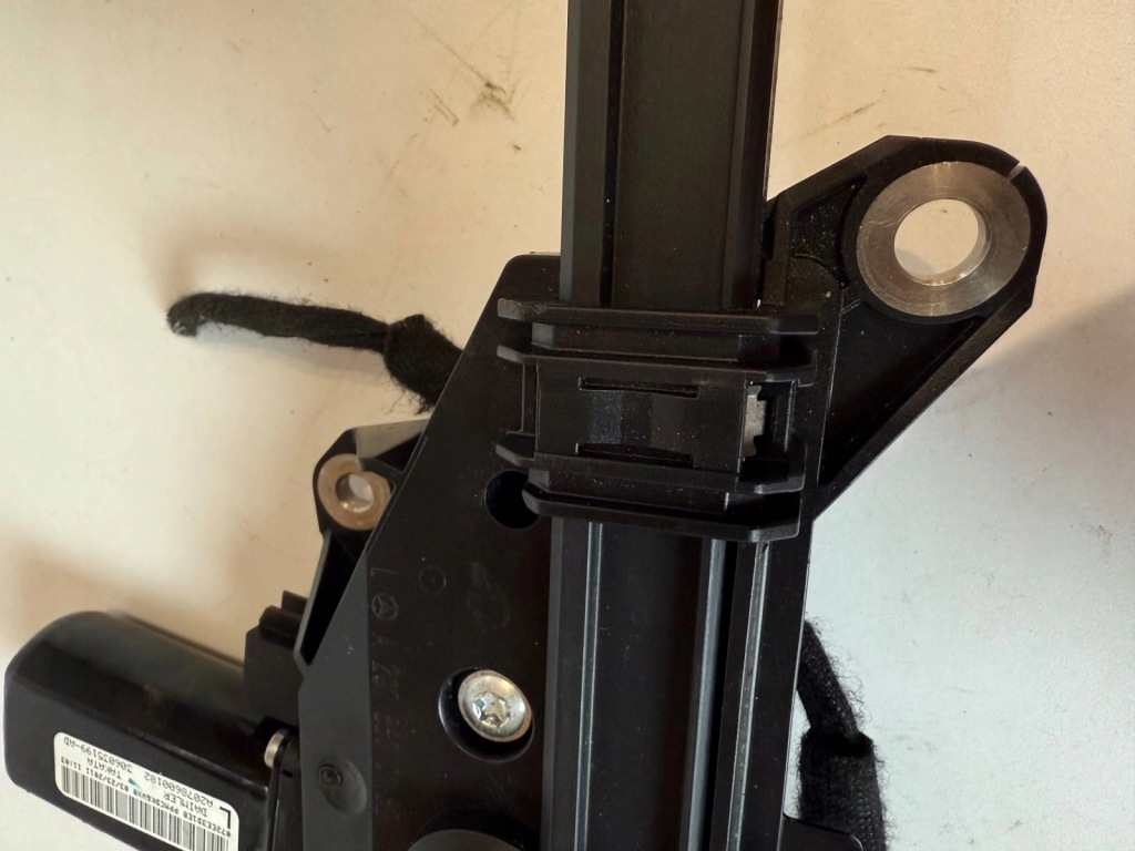 Podajnik поперечина левое  перед mercedes w207 купе Цена