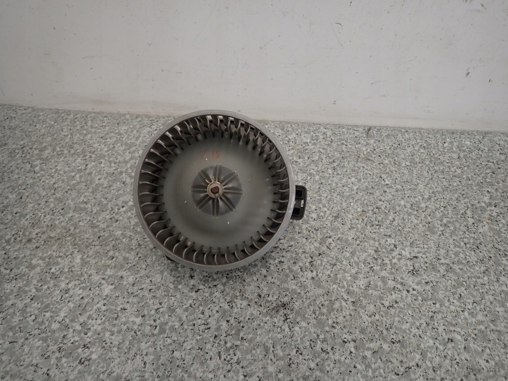 фото №4, Toyota avensis t25 corolla verso e12 вентилятор воздуходувка europa