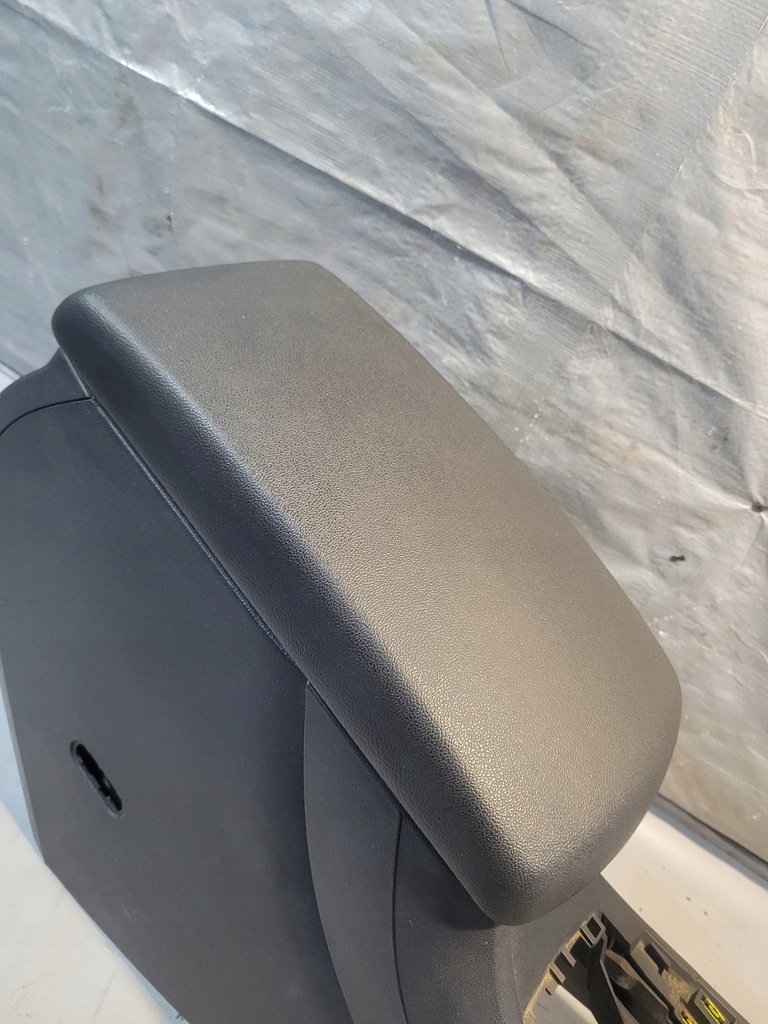 фото №8, Тунель середній підлокітник оригінальний номер 9682469677 citreon c5 x7 10r.