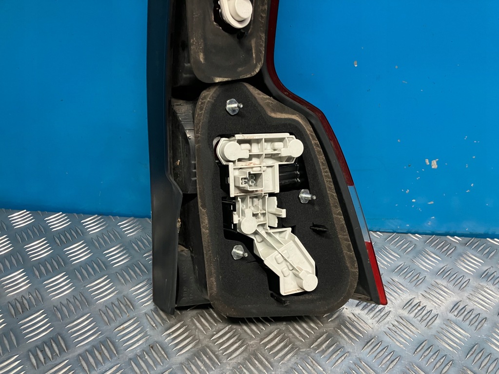 фото №9, Volvo v50 лампа левый задняя левая задняя 30698918