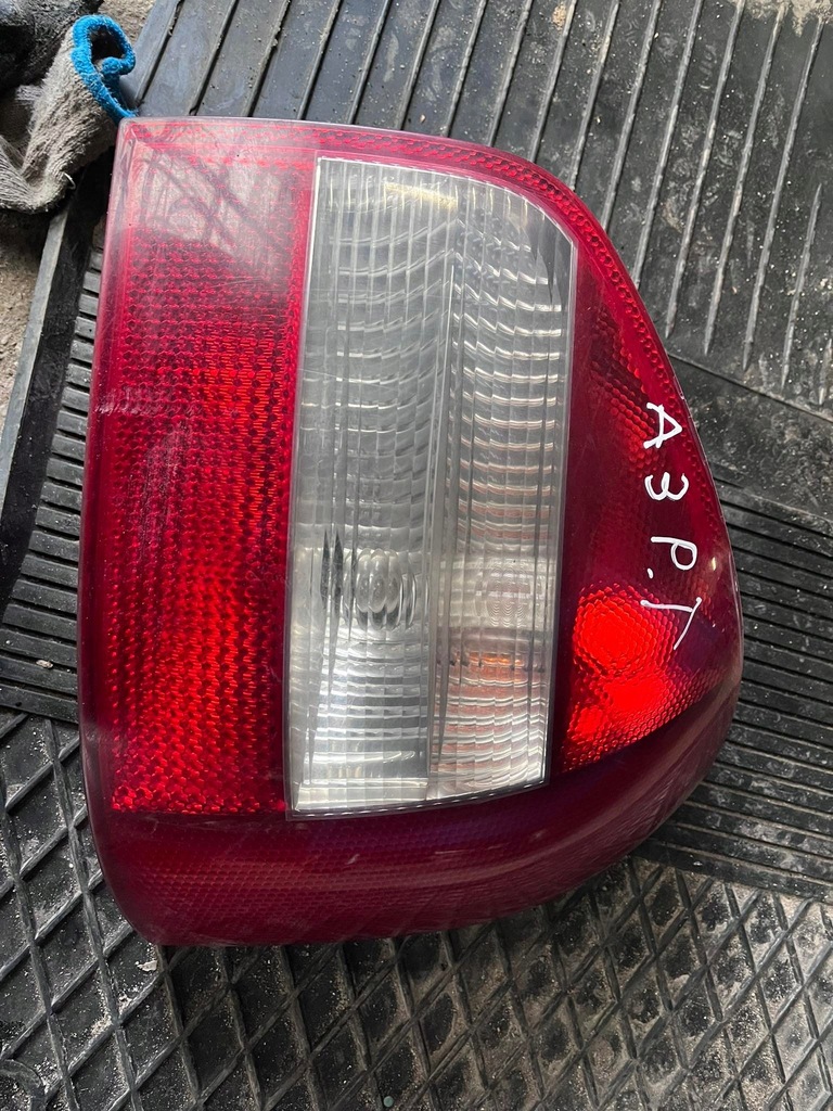 фото №1, Audi a3 8l lift лампа правый задняя