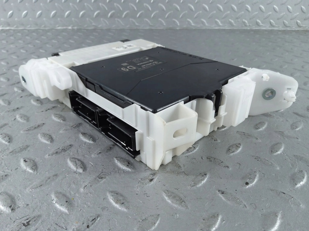 Коробка предохранителей комплектная toyota corolla cross 8922116022 Цена