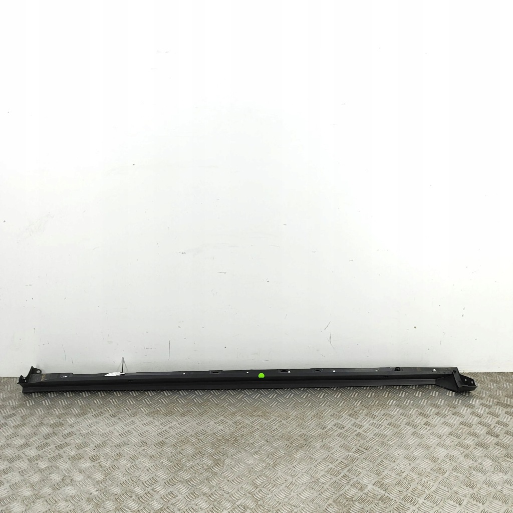 фото №1, Toyota yaris cross 2022 правая сторона порог