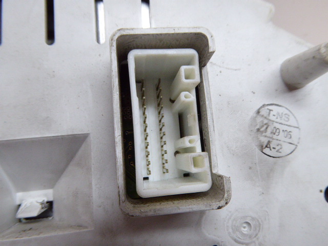 фото №11, Colt vi z30 04-08 счетчик приборы спидометр защита рамка