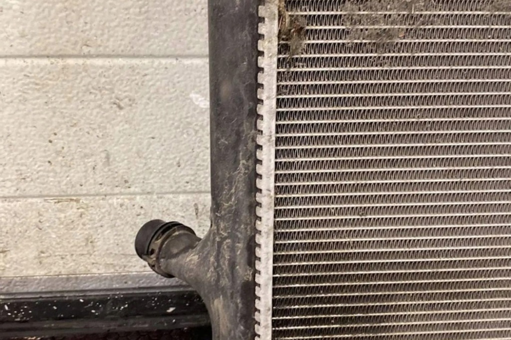 Радіатор води vw golf vi variant aj5 1k0121251ab 1.6l дизель 2011 Зі Шроту