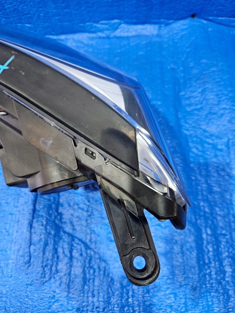 Фара правий full led toyota rav4 iv рестайлінг  2015-2019 - в Україні