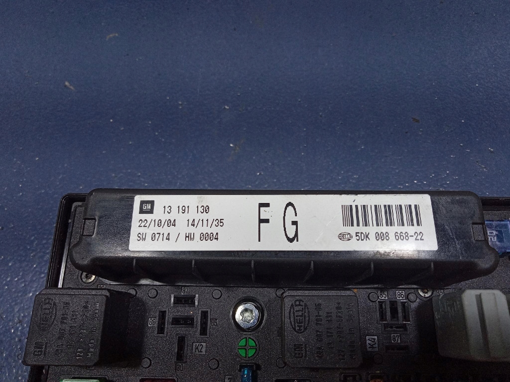 Opel astra iii h коробка запобіжників 13191130 Недорого