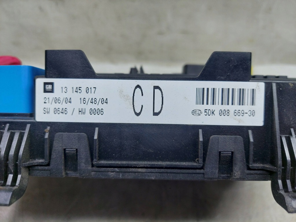 Коробка запобіжників 13145017cd opel astra h 3 Оригінал