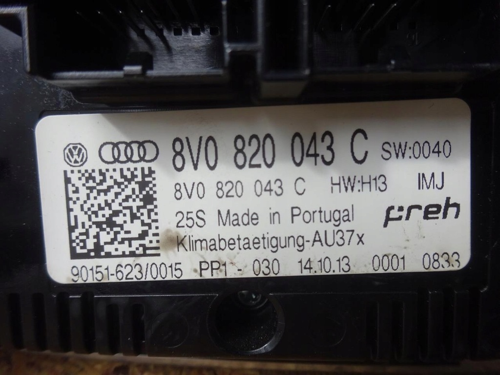 фото №16, Audi a3 8v 12-18 панель обдув кондиционера 8v0820043c