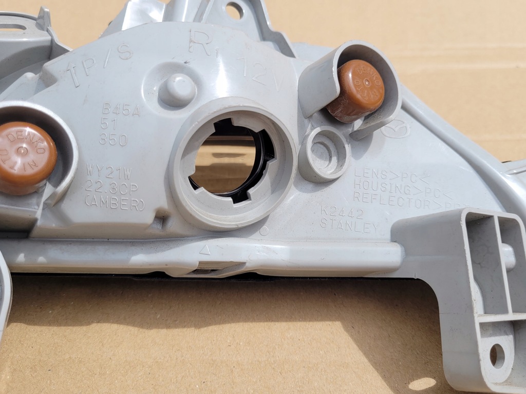 фото №7, Поворотник поворотник правый mazda 3 iii bm 13-