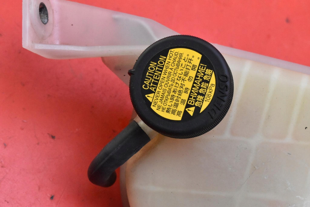 фото №6, Бачок расширительный 16480-0d030 toyota auris 2 ii 1.6 valvematic 132 km