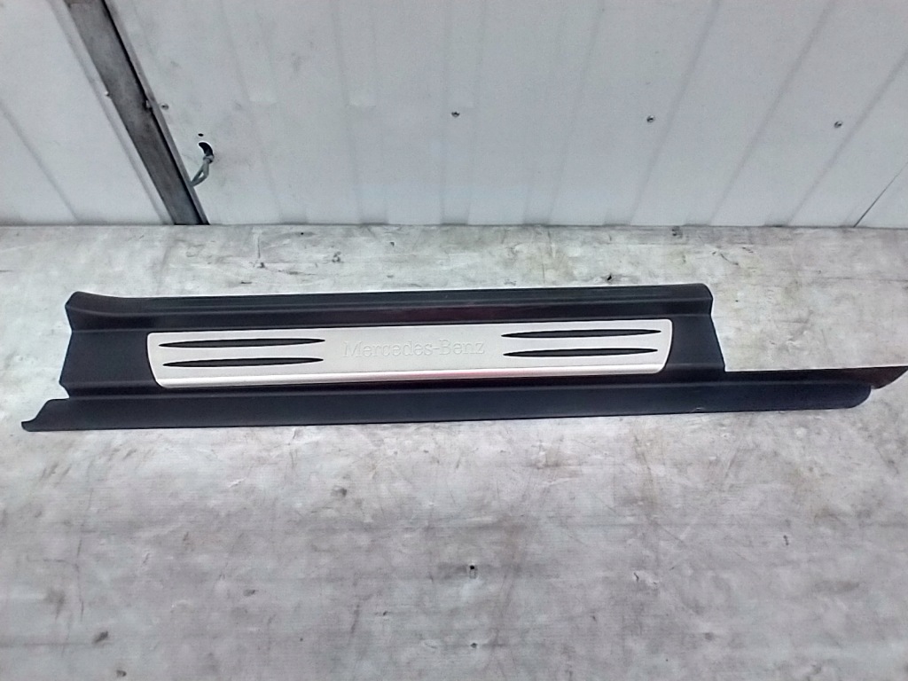 фото №1, Mercedes slk r171 w171 молдинг порог накладка порог правая a1716800235