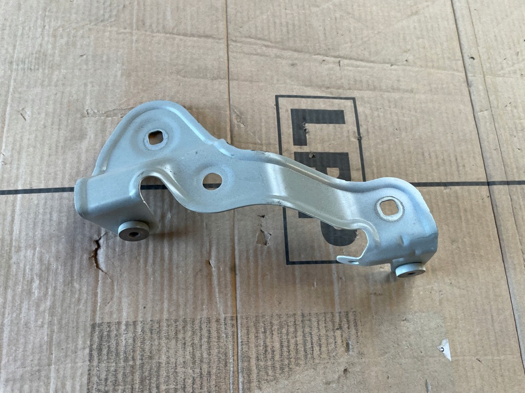фото №1, Bmw 4 g26 кронштейн крила правий перед оригінал
