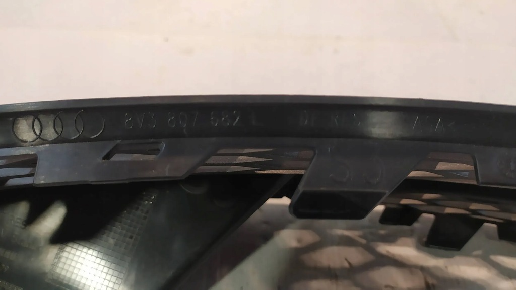 фото №8, Решётка бампера правый перед audi a3 8v