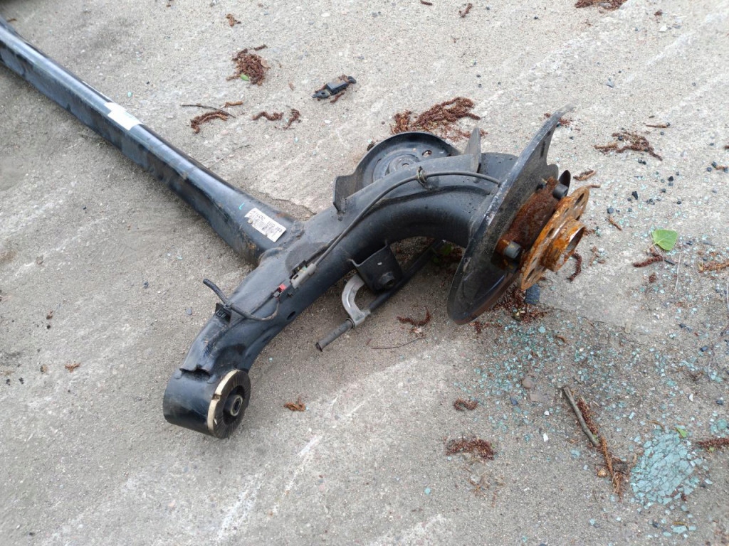 Купити Ssangyong tivoli балка підвіска задній