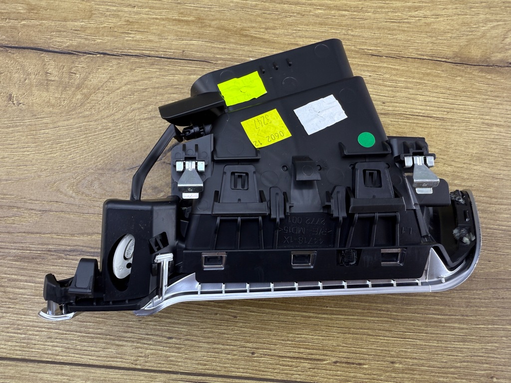 фото №8, Решітка обдув панелі приладової панелі ліва peugeot 208 i eu org