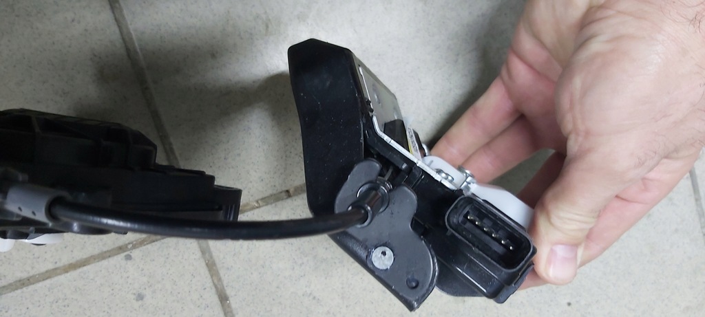 фото №5, Kia ceed iii lift 21- kombi замок кришки багажника доводчик