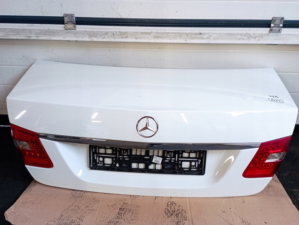 фото №1, Mercedes w212 крышка багажника багажника комплектная sedan