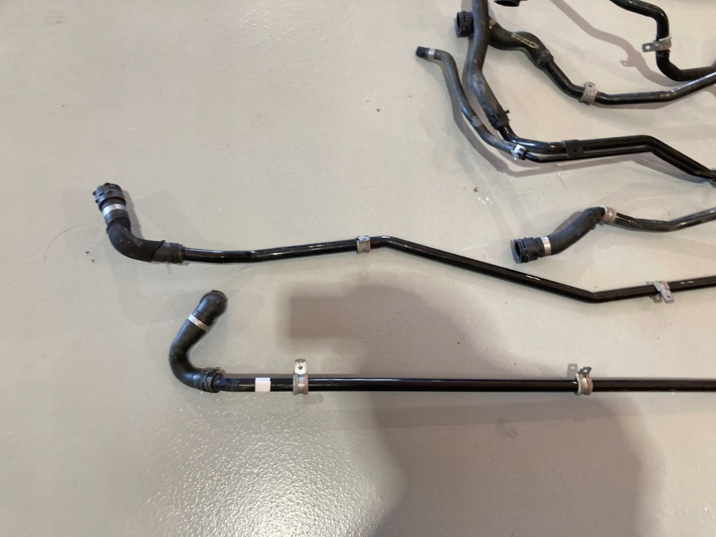 Mercedes benz amg gt a190 труба трубка води водяна шланги дроти охолодження Доставка