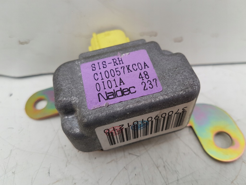 фото №1, Датчик ударный mazda premacy 01r c10057kc0a