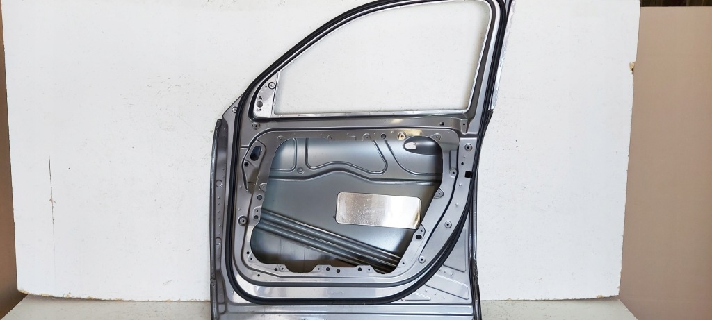 Mercedes glb x247 двері передні праве перед молдинг хром Недорого