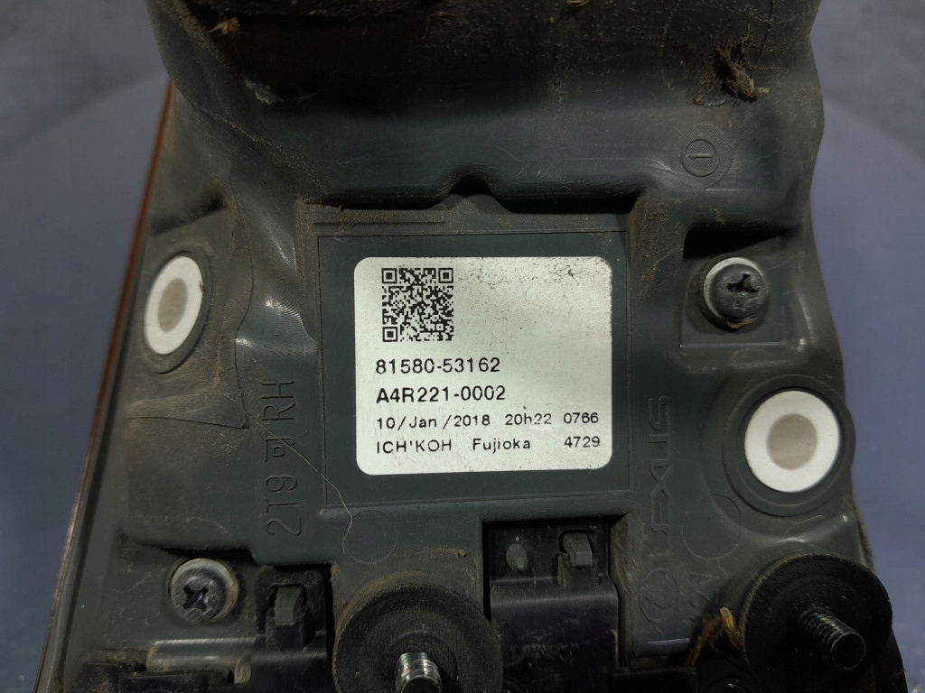 Lexus is 3 xe30 рестайлинг  16-20 фара задний правый  w крышке  led 81580-53162 Недорого