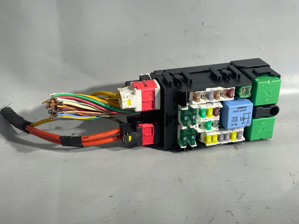 фото №1, Citroen ds4 11-15 коробка предохранителей 9665492680 9638182880