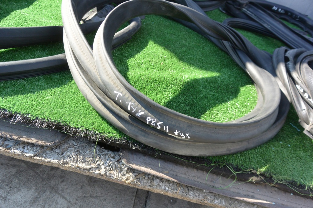 Прокладка дверь багажника tesla model s 12-16 Цена