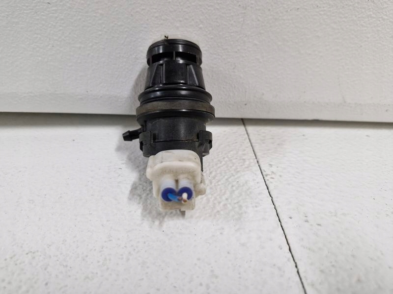 фото №1, Toyota matrix ii 2 prius ii 2 yaris ii помпа омывателя 85330-60190 оригинальный номер