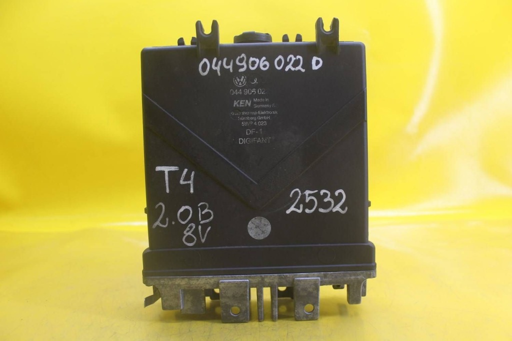 Блок керування бортовий комп'ютер двигуна vw transporter t4 multivan 2.0 b 044906022d Зі Шроту