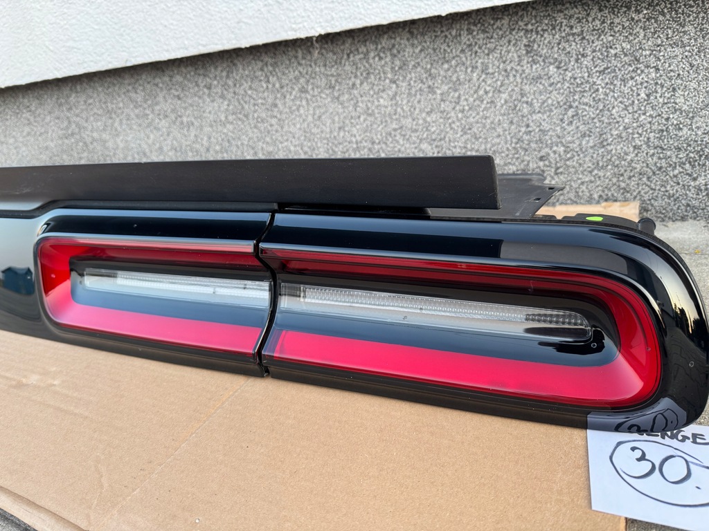 фото №6, Dodge challenger накладка задние лампы 2022+ idealne