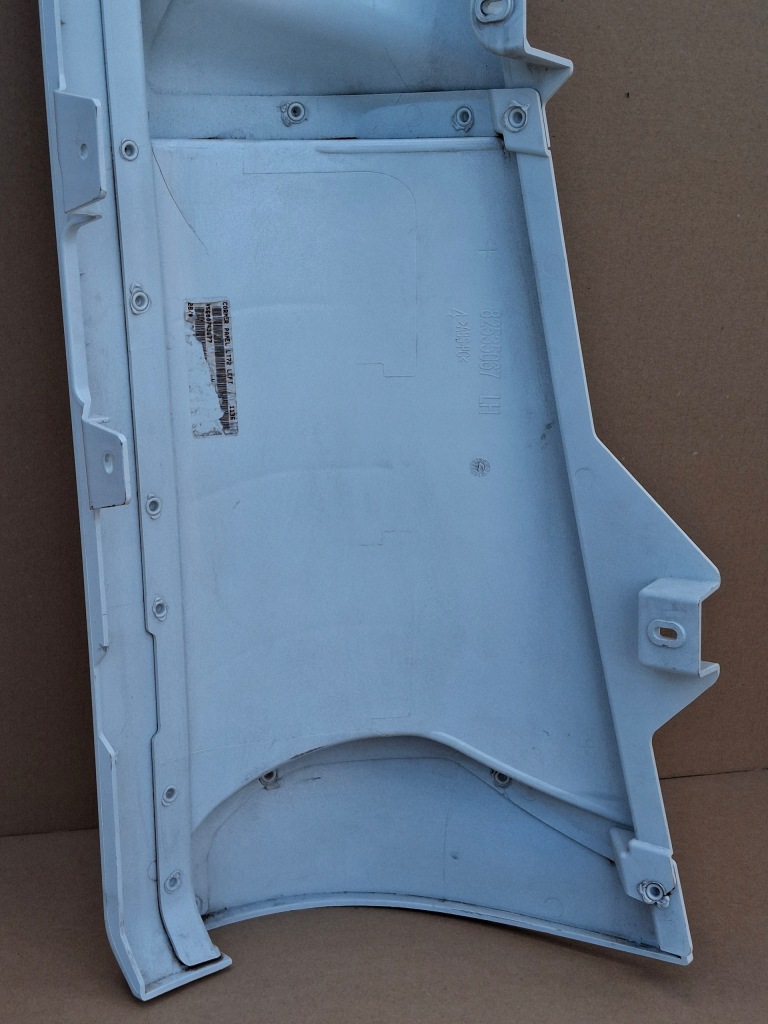 Daf lf euro 6 облицовка уголок кабины левый ветровик белый оригинал 82535067 Оригинал