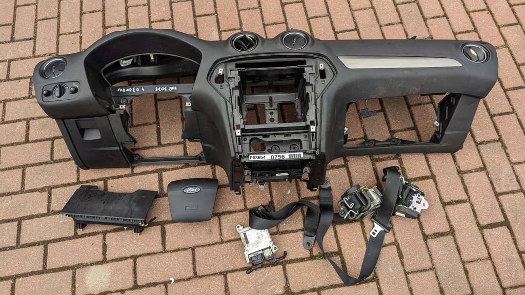 фото №1, Панель приладів rodzdzielcza панель приладів ford mondeo mk4