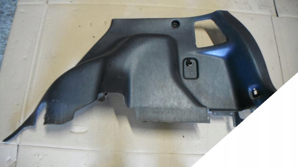 фото №1, Toyot corolla verso 01- обшивка оббивка задня права