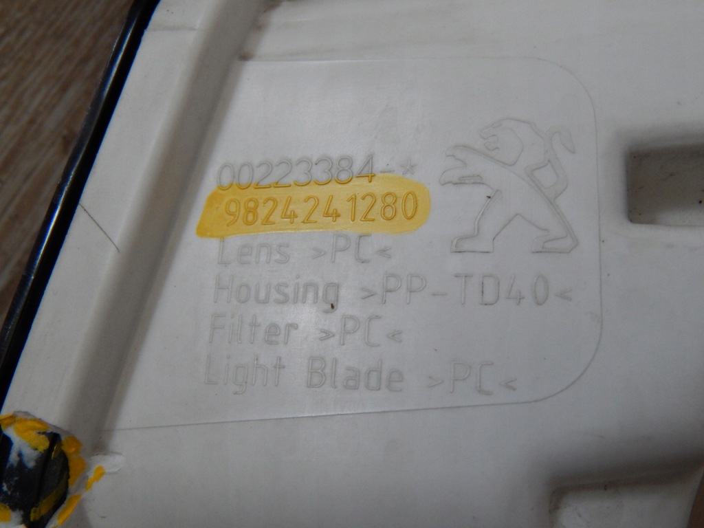 Лампа противотуманная фара led drl правый peugeot 208 ii 2 9824241280 оригинал европа Доставка