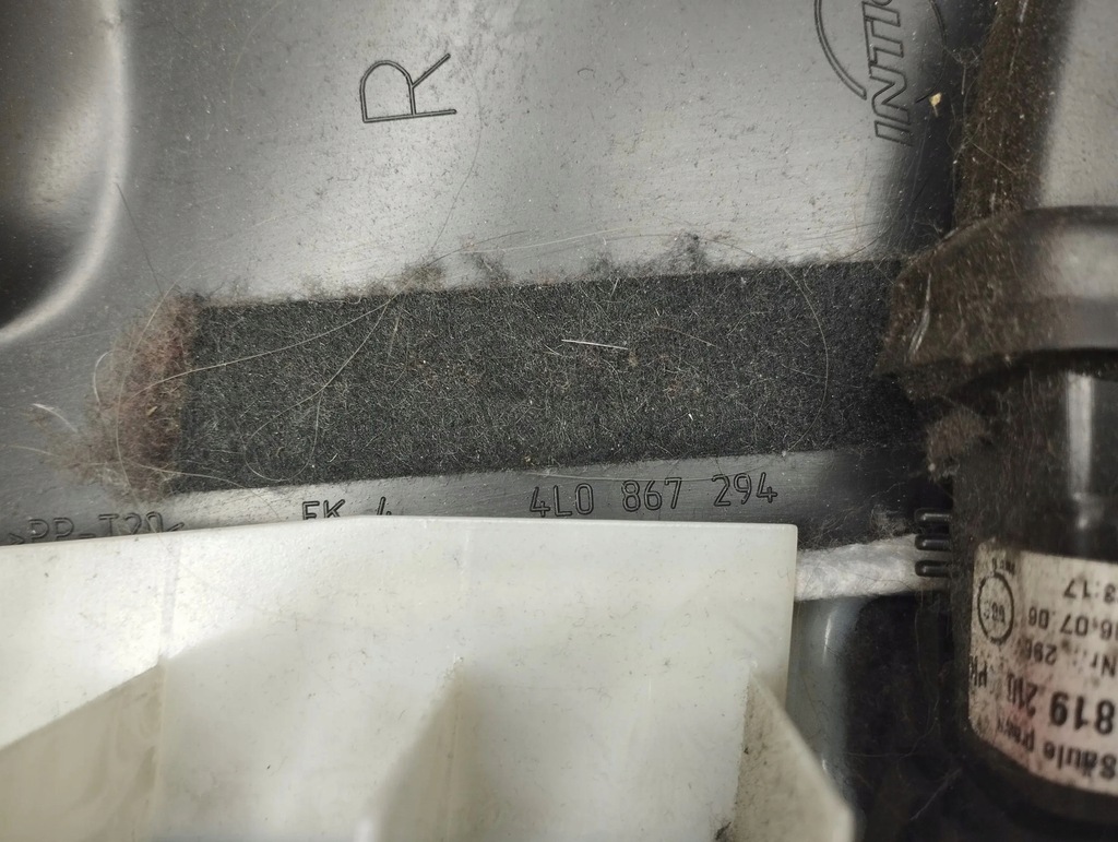 фото №10, Audi q7 4l 2006 права сторона захист верхній стійка / b