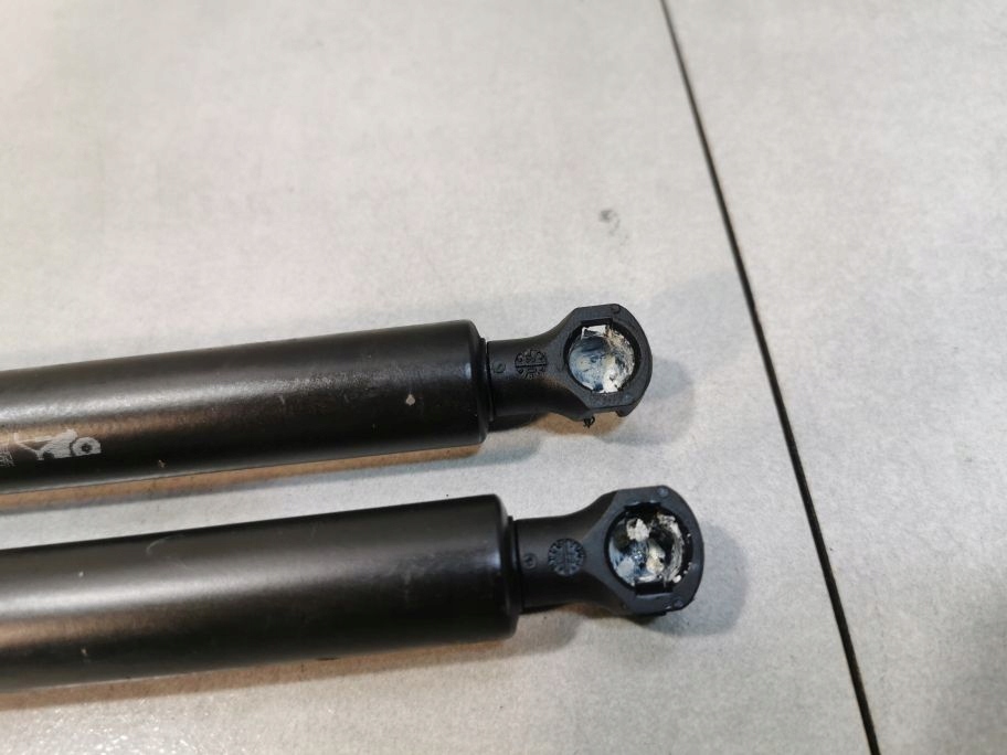 фото №4, Амортизаторы крышки задняя xsara picasso 9631535080