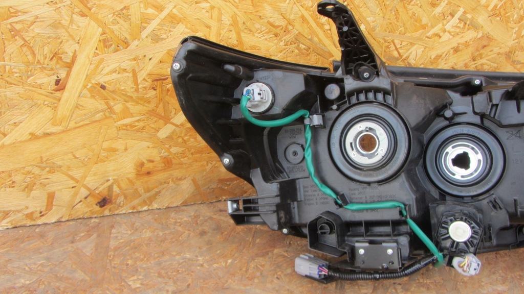 Передняя левая лампа toyota land cruiser j150 обычная led Оригинал