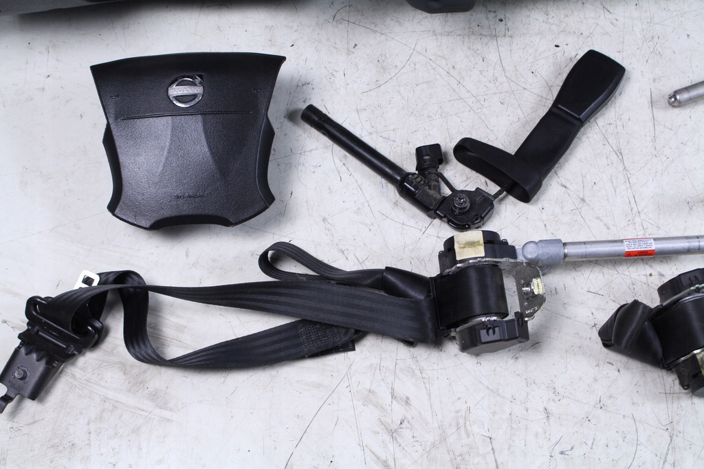 фото №6, Приборная панель консоль ремни подушка kpl. volvo xc70 07r.