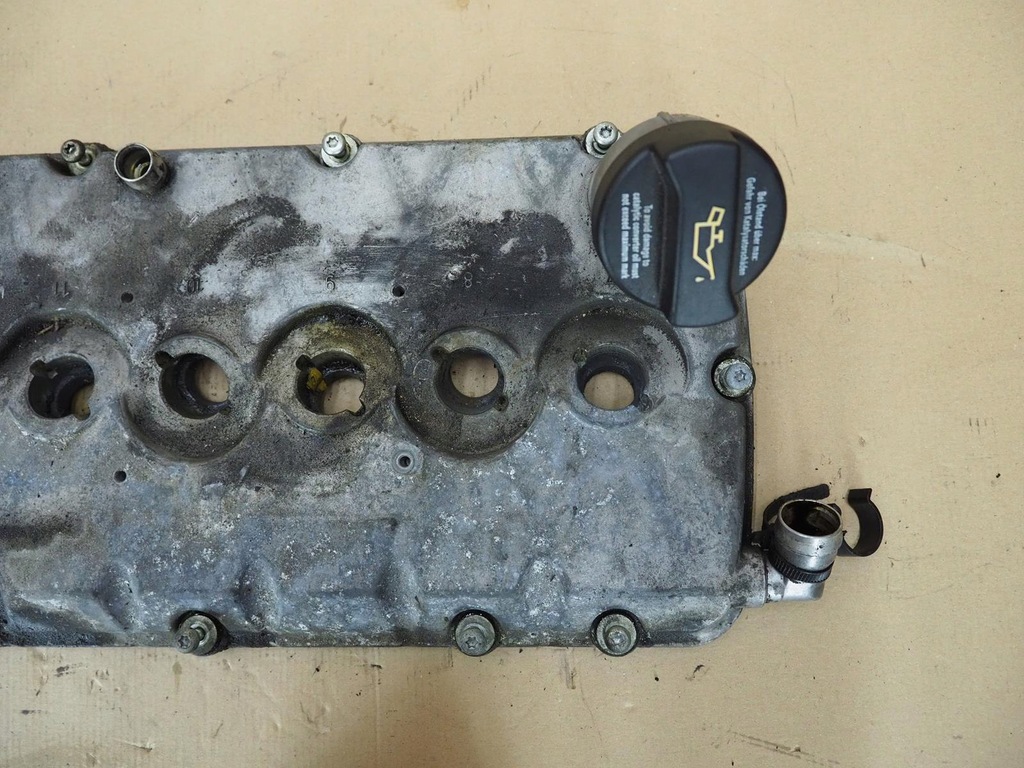 фото №5, Крышка клапанов левая a8 d3 6.0 bht 07c103475ag