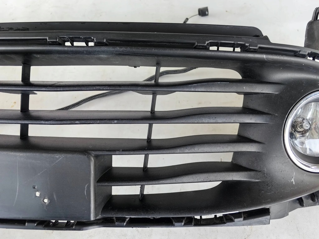 Renault clio iv дорестайлінг - решітка середня бампера з halog. 1 instal Зі Шроту