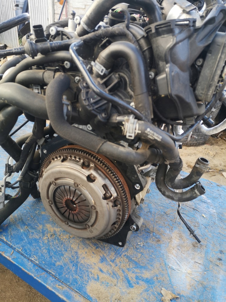 Skoda fabia 3 рестайлинг  1.0 двигатель dkr dkrb комплектный  50tyskm Недорого