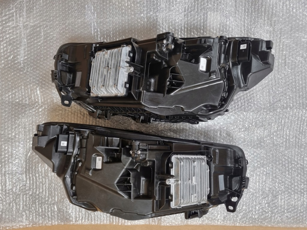 Volvo c40 xc40 рестайлинг  full led base фонари фара левая правый  32365345 32365346 Доставка