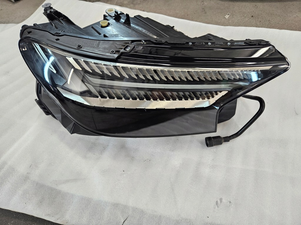 фото №1, Audi q4 e-tron 89a941036 full led matrix комплектна права лампа лампи