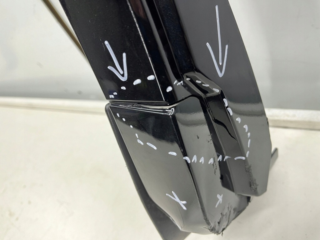 фото №15, Молдинг mazda cx-60 22r.- правий задній край підкрилок крила накладка