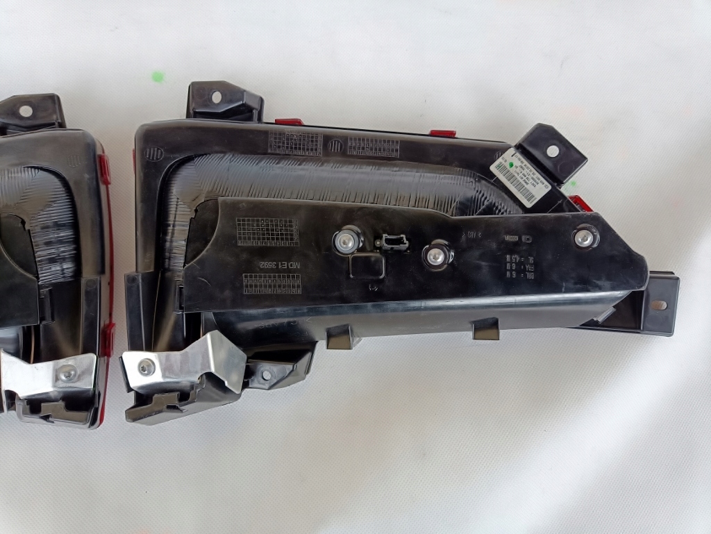 фото №5, Bmw i3 - задня задня лампа кришки ліва права